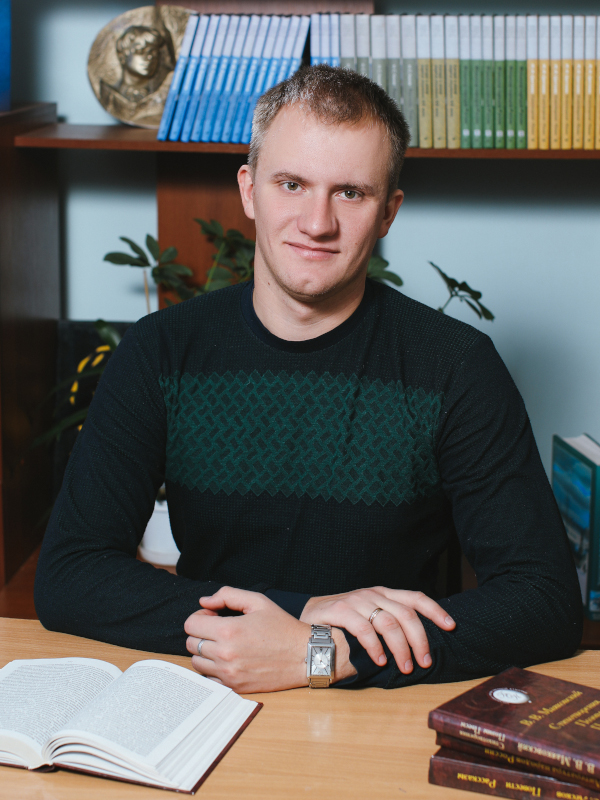 Новохатский Иван Васильевич.
